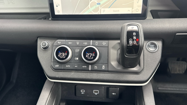 Land Rover Defender 3.0 D250 X-Dynamic SE 90 3dr Auto Diesel Estate